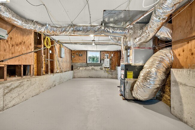 Building Photo - 846 Mandana Blvd