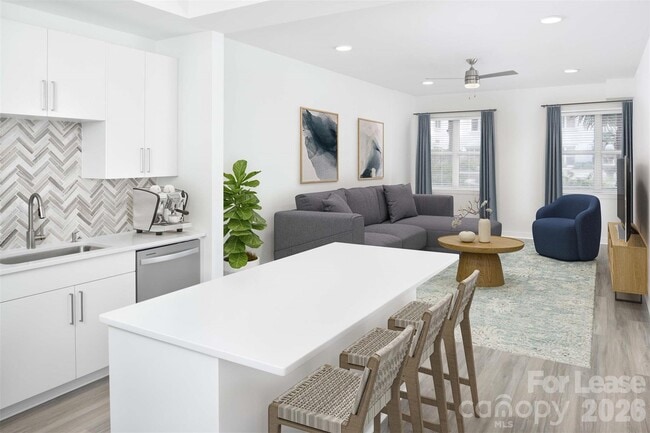 Building Photo - 909 Camden Grandview Rd