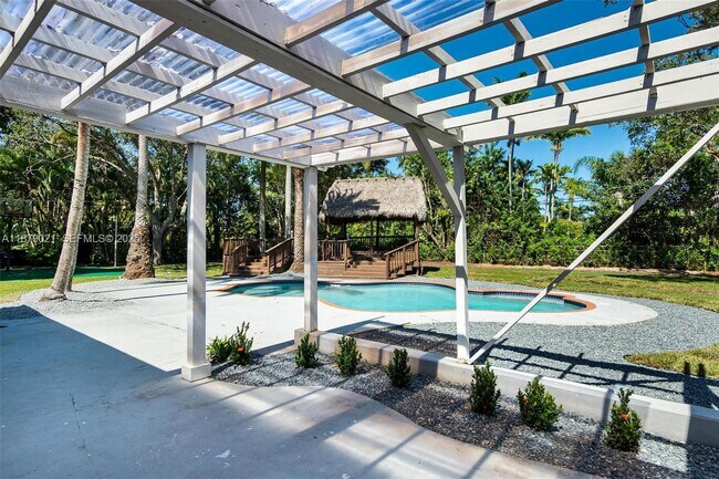 Building Photo - 11301 SW 91 Ave