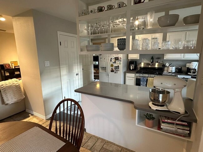 Building Photo - 311 Le Grande Ave