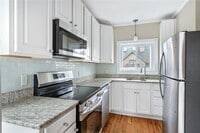 Building Photo - 427 Spring St