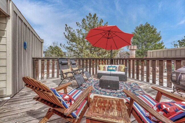 Building Photo - Charming 3-Bed Penthouse Condo in Denver w...