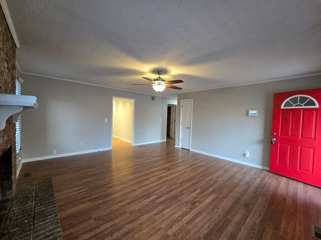 Building Photo - 740 Marigold St