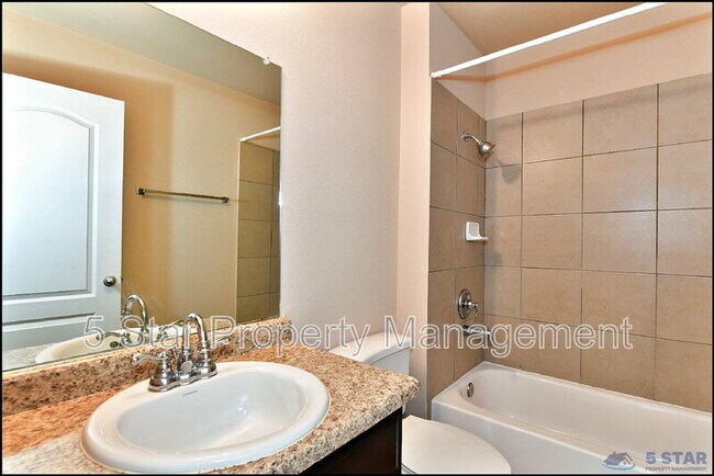 Building Photo - 916 Villa Seca Dr