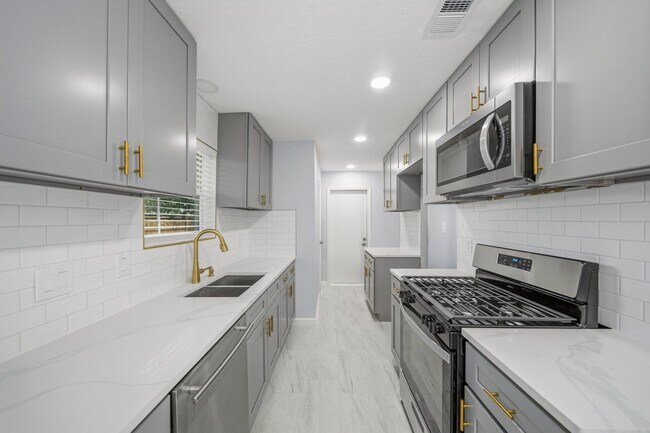 Building Photo - 6910 Paso Del Sol Dr