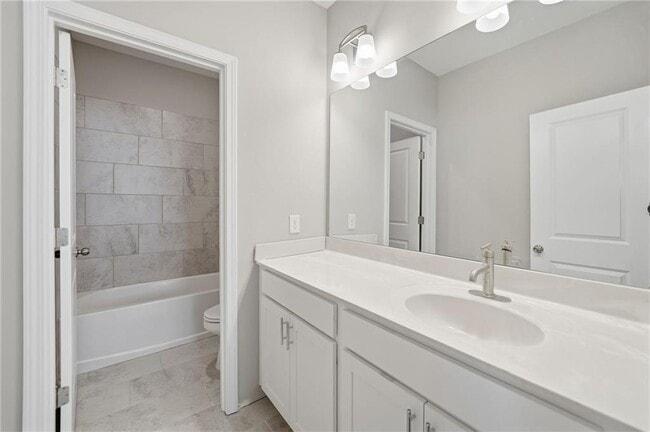 Building Photo - 318 Commons Ave