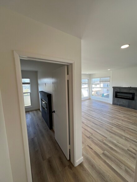 Building Photo - 20 29th Ave