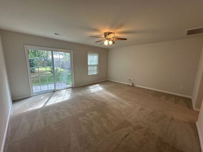 Building Photo - Beautiful 3-bedroom, 2.5-bathroom home in ...