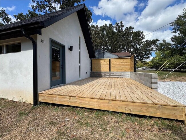 Building Photo - 1111 S Ray Ave