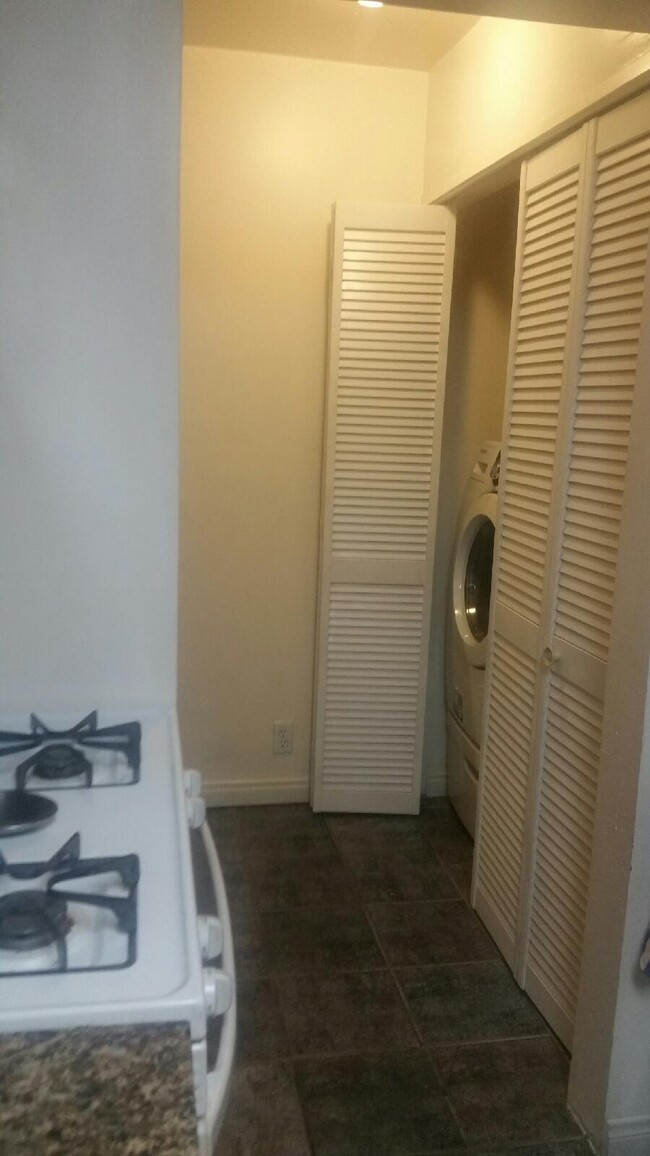 Laundry room - 315 N Locust Ave