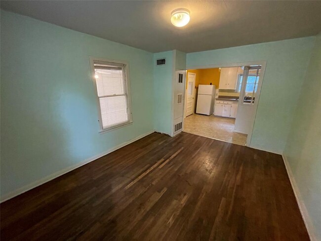 Building Photo - 112 W 55th St