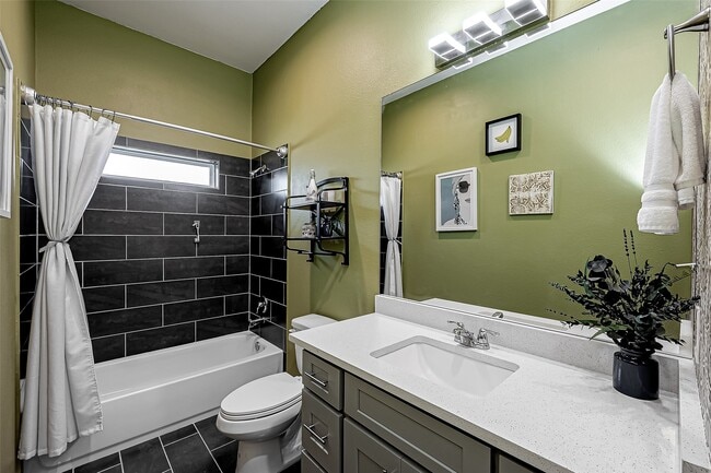 Building Photo - 108 Bay Oaks Dr