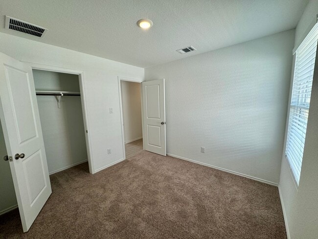 Building Photo - Modern 4-Bedroom Home with Community Pool ...