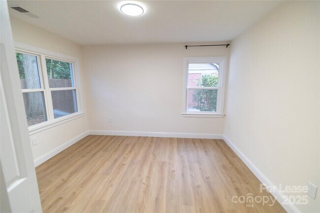 Building Photo - 3501 Eastway Dr