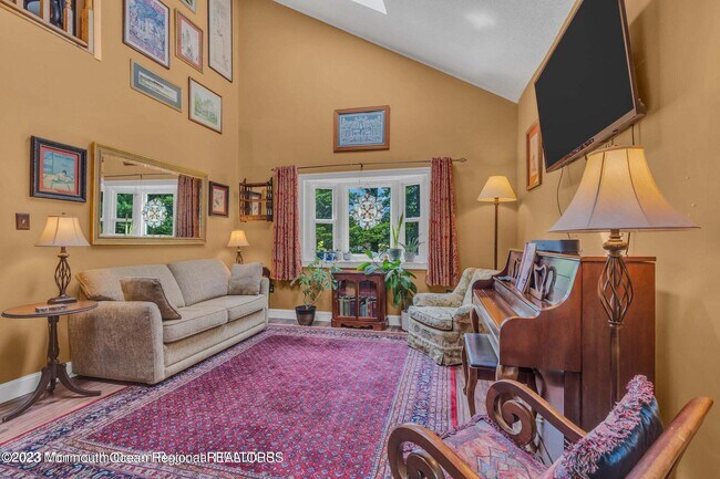 Building Photo - 37 Freehold Rd