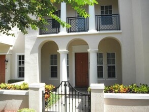 Building Photo - 810 NW 82nd Pl