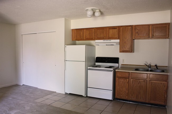 Building Photo - 383 Olympic Ln