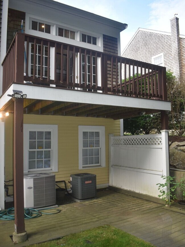 Building Photo - Townhome in Hingham