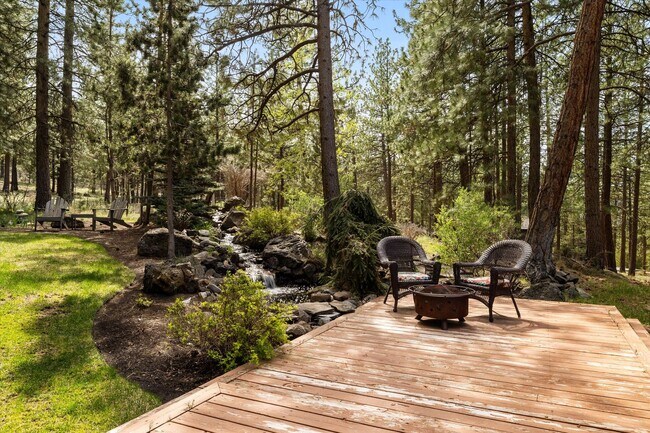 Building Photo - Large home in Awbrey Butte