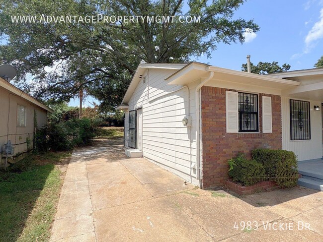 Building Photo - 4983 Vickie Dr