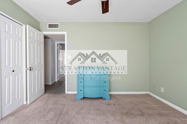 Building Photo - 2142 S Las Palmas