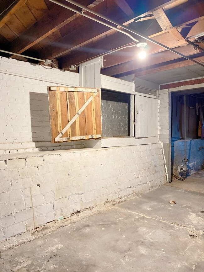 Building Photo - 2436 Laurel Ave N