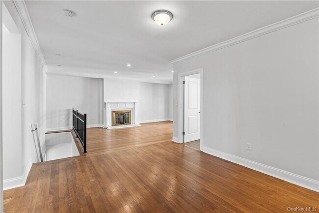 Building Photo - 250 Martine Ave