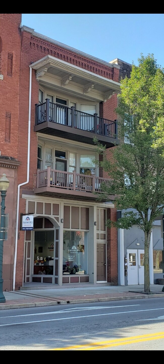 Primary Photo - 7 W 10th St