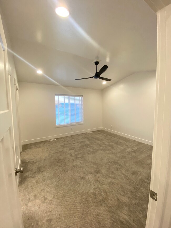 Building Photo - 3773 Ventura Ave