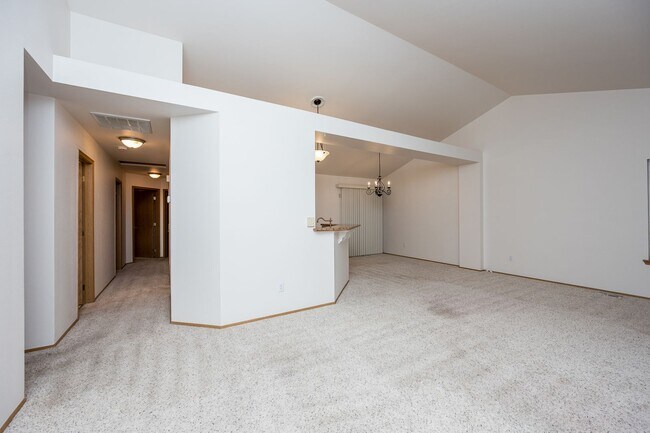 Building Photo - Rambler 3 Bedroom 2 Bath Fenced Yard - Orting