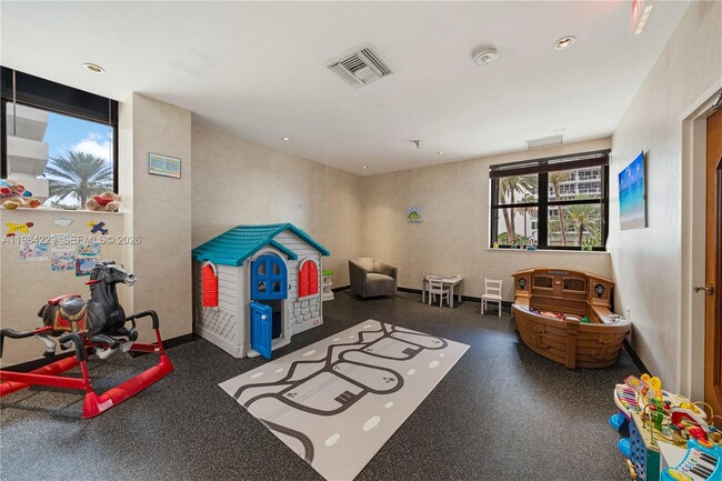 Building Photo - 5757 Collins Ave