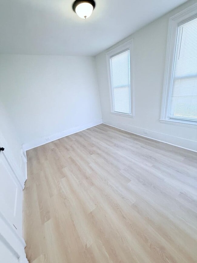 Building Photo - 2604 W 27th St