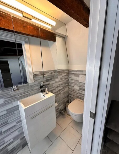 Building Photo - E. 75th St, 5th Ave