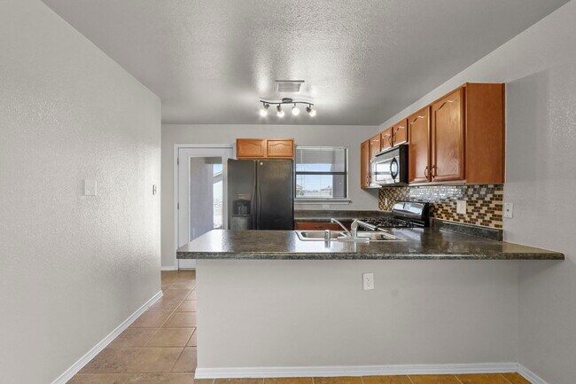 Building Photo - 2300 Glitter Point