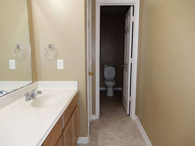 Building Photo - 21126 Field House Ct