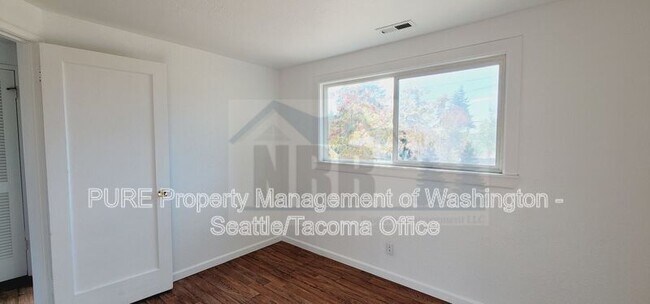 Building Photo - 10522 Addison St SW
