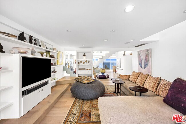 Building Photo - 26940 Malibu Cove Colony Dr