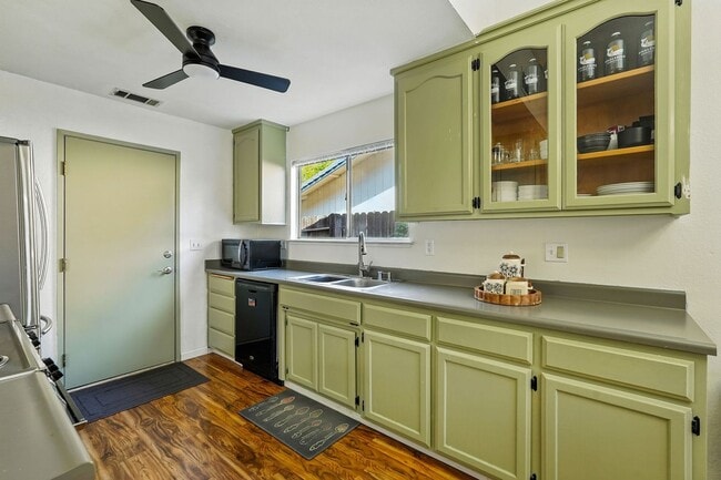 Building Photo - Single-Story 3 Bedroom Home in Quiet El Dorado Cul-De-Sac! Dog Friendly!