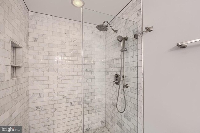 Building Photo - 624 Jasper St