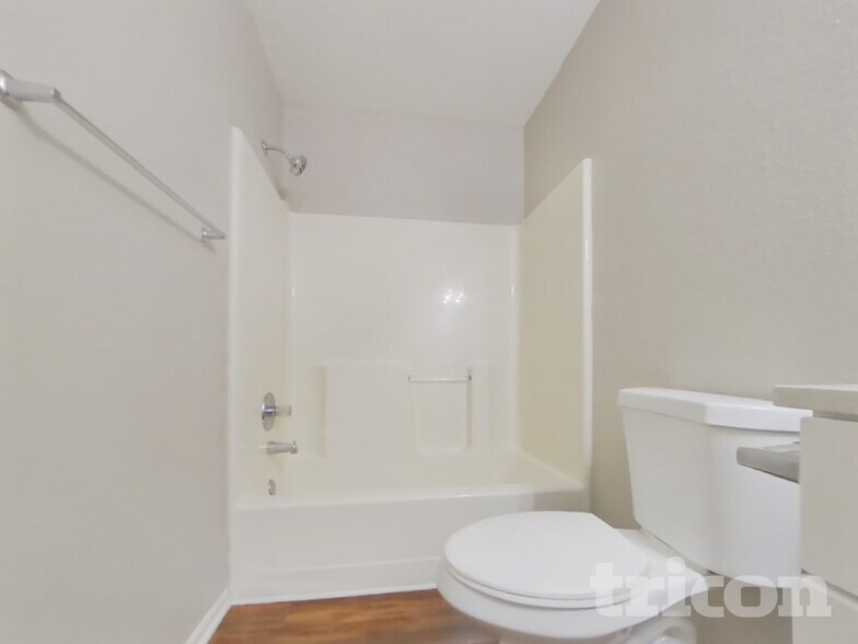 Building Photo - 1411 Blue Brook Way