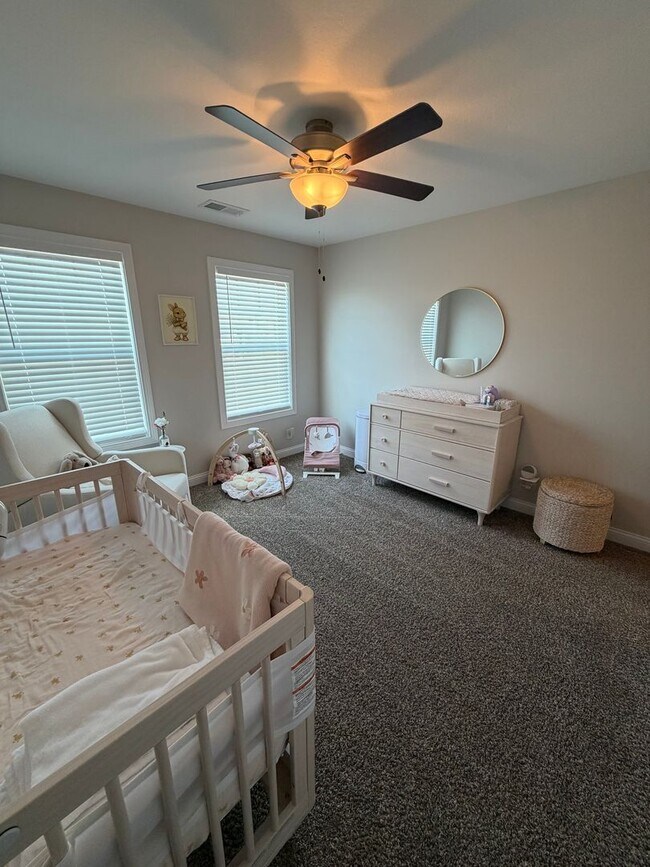 Building Photo - 3 Bedroom 2 1/2 Bath Home For Rent Near Post!