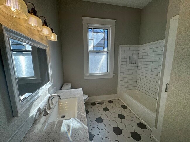 Building Photo - Totally updated 2 Bedroom 1 1/2 Bathroom Home Near UAMS