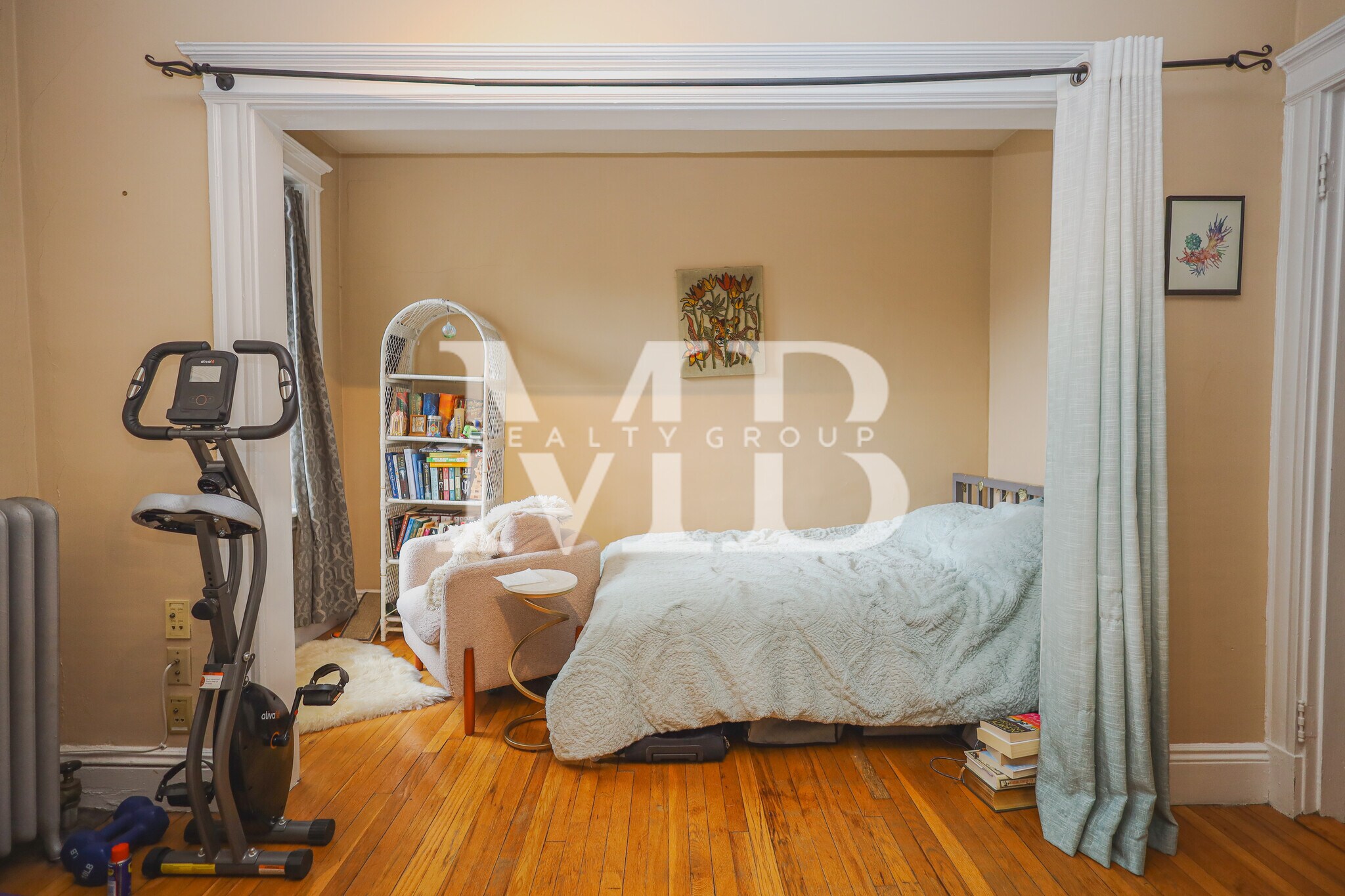 Building Photo - 11 Park Dr