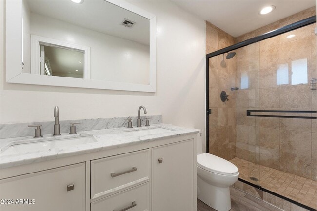 Building Photo - 1921 E Laguna Dr