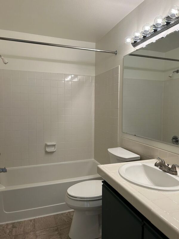 Building Photo - 3565 S Gekeler Ln