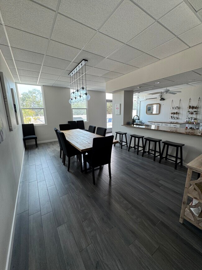 Building Photo - 33 S Gulfstream Ave