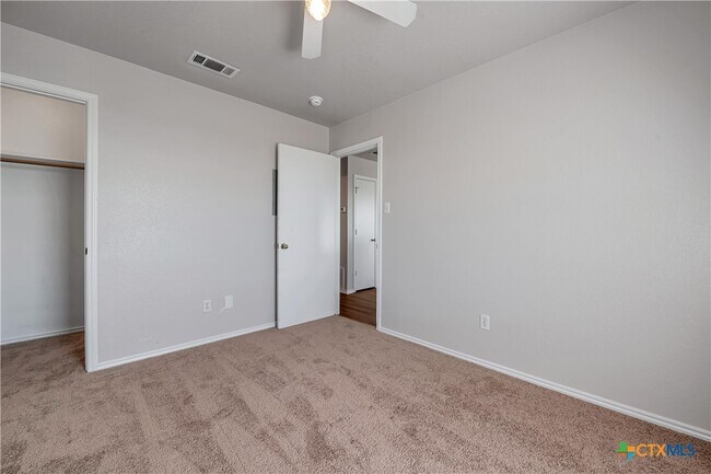 Building Photo - 5808 Greengate Dr