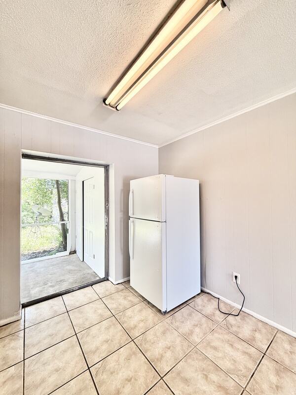 Building Photo - 605 64th Ave W