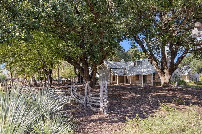 Building Photo - 1412 Elbe St