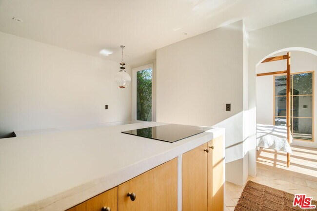 Building Photo - 2640 Clyde Ave